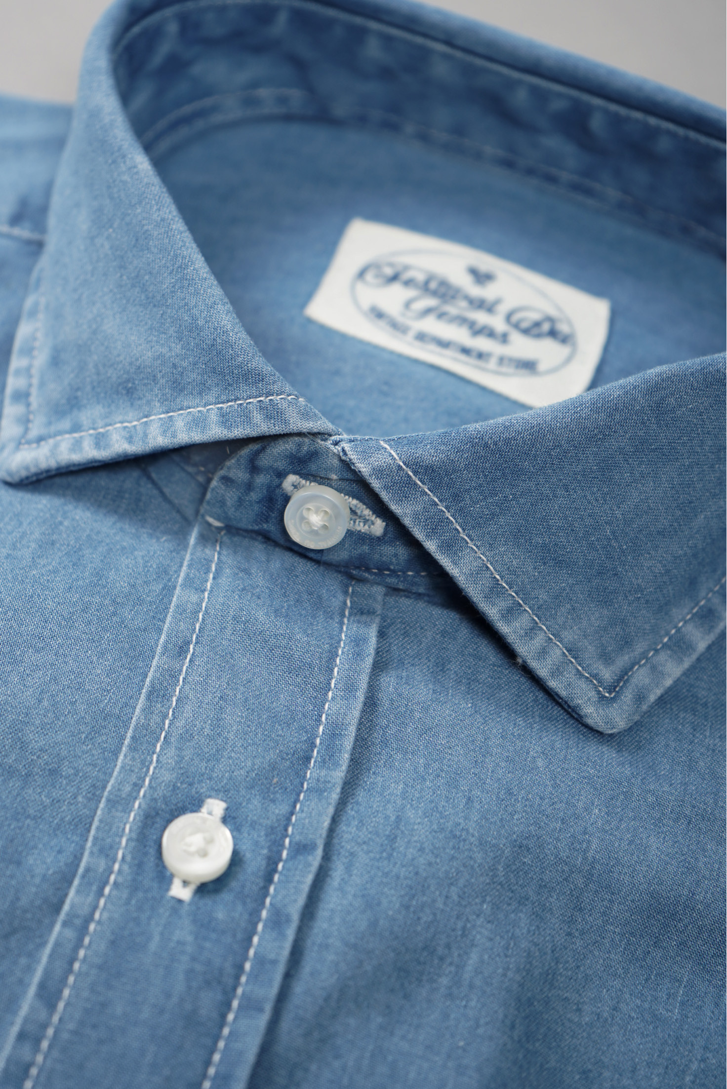 CAMISA DENIM AZUL CUELLO HÍBRIDO