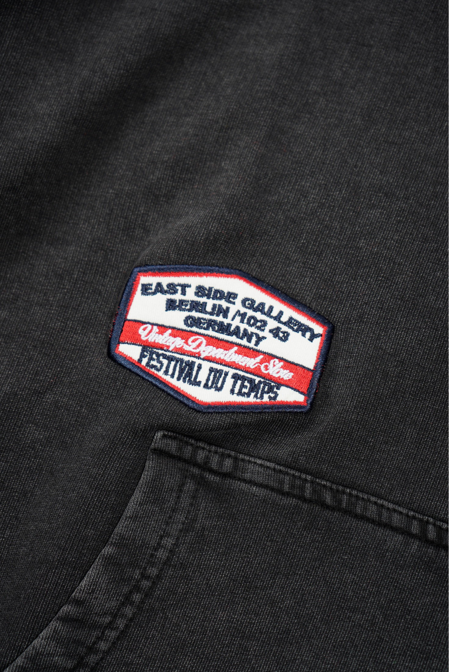 SUDADERA CAPUCHA BERLIN PARCHES