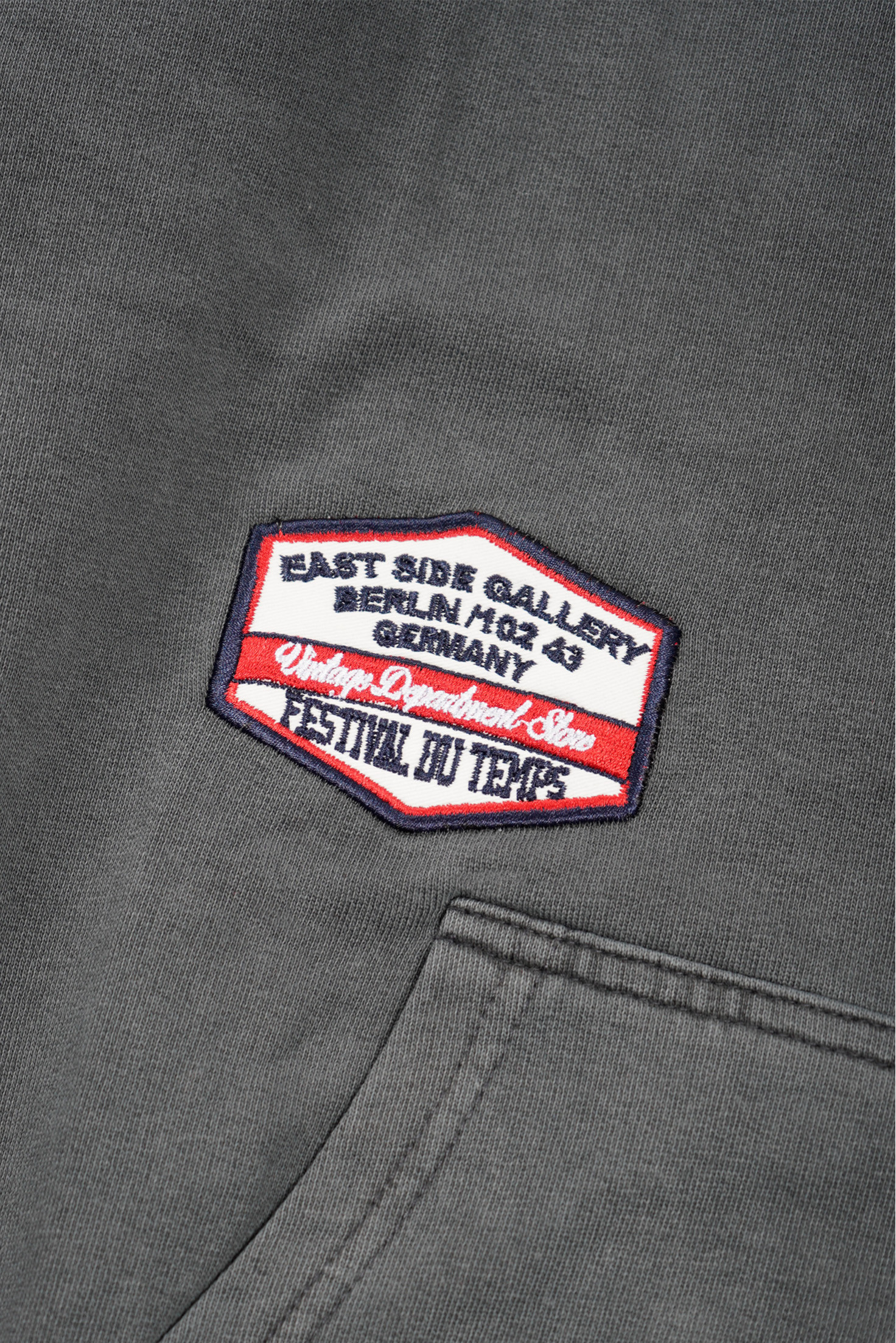 SUDADERA CAPUCHA BERLIN PARCHES