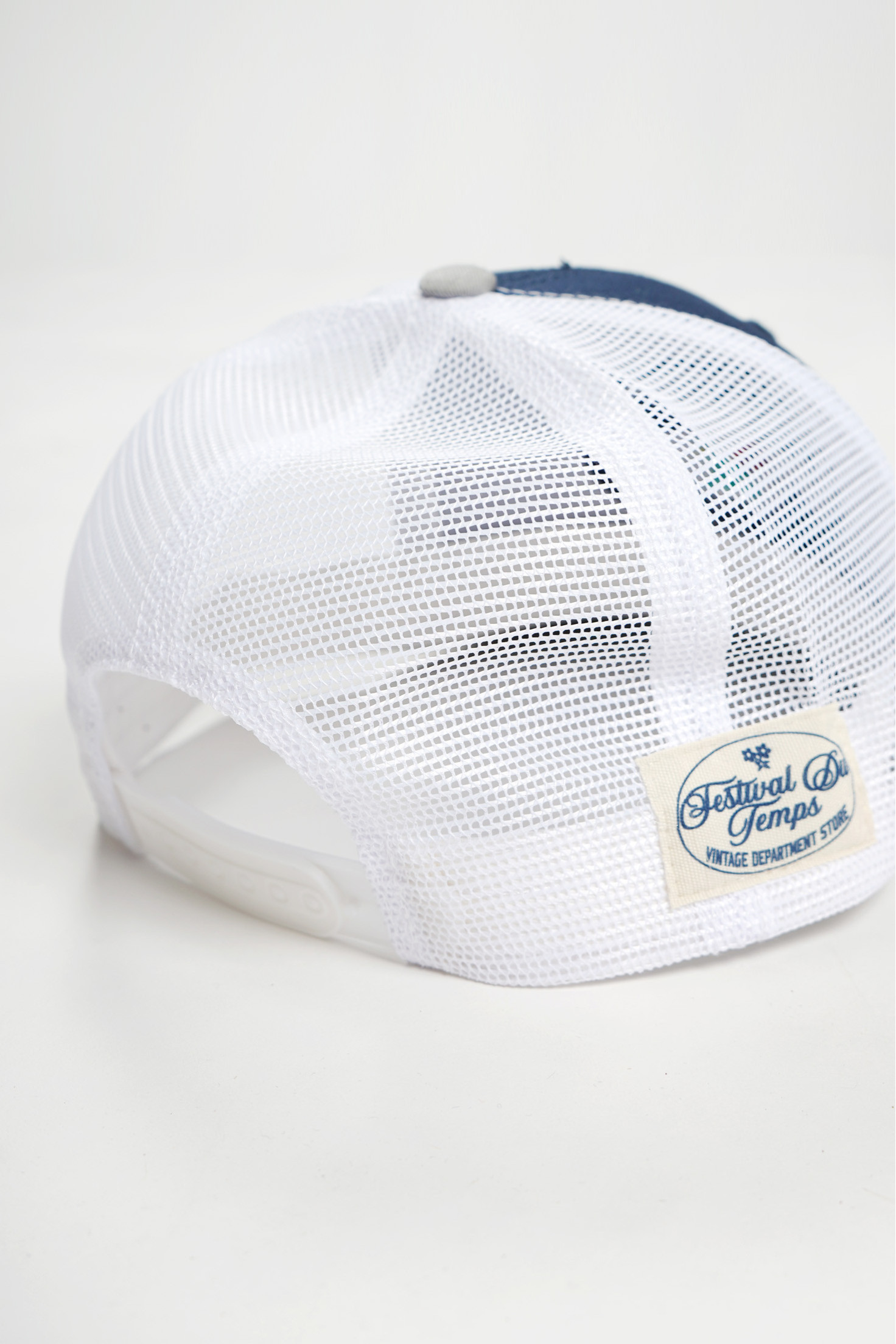 GORRA TRUCKER AZUL PARCHE FESTIVAL RETRO