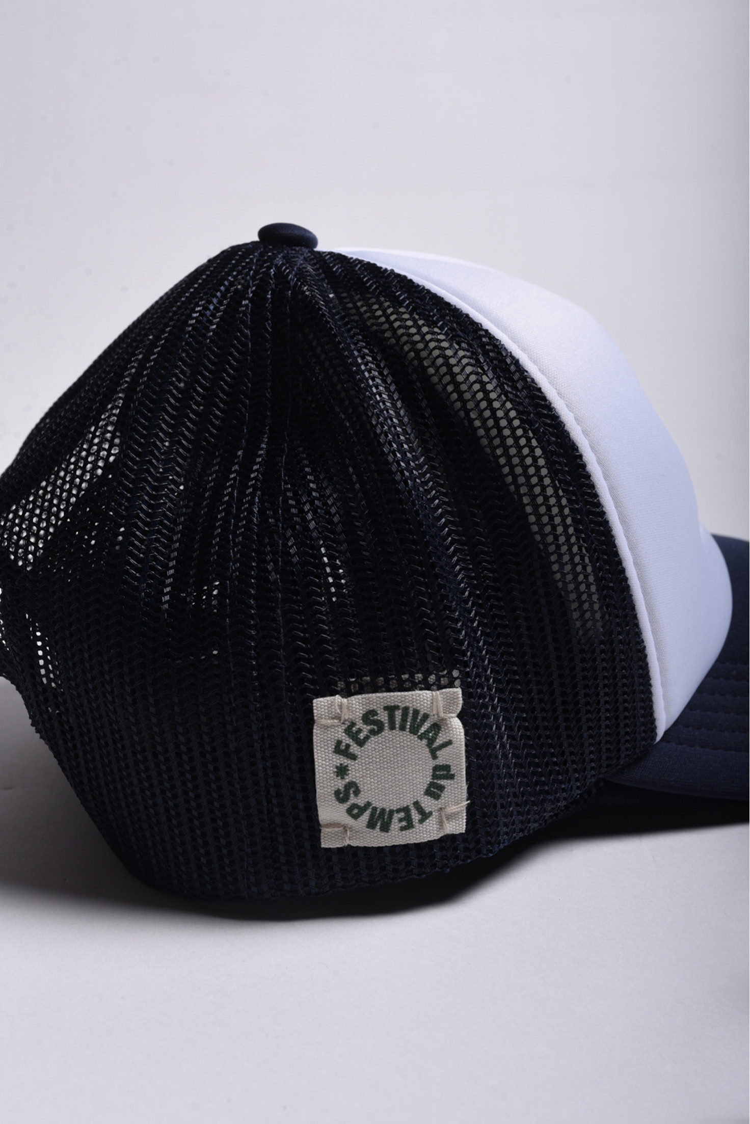 GORRA TRUCKER BLANCA EAST GALLERY TURQUESA