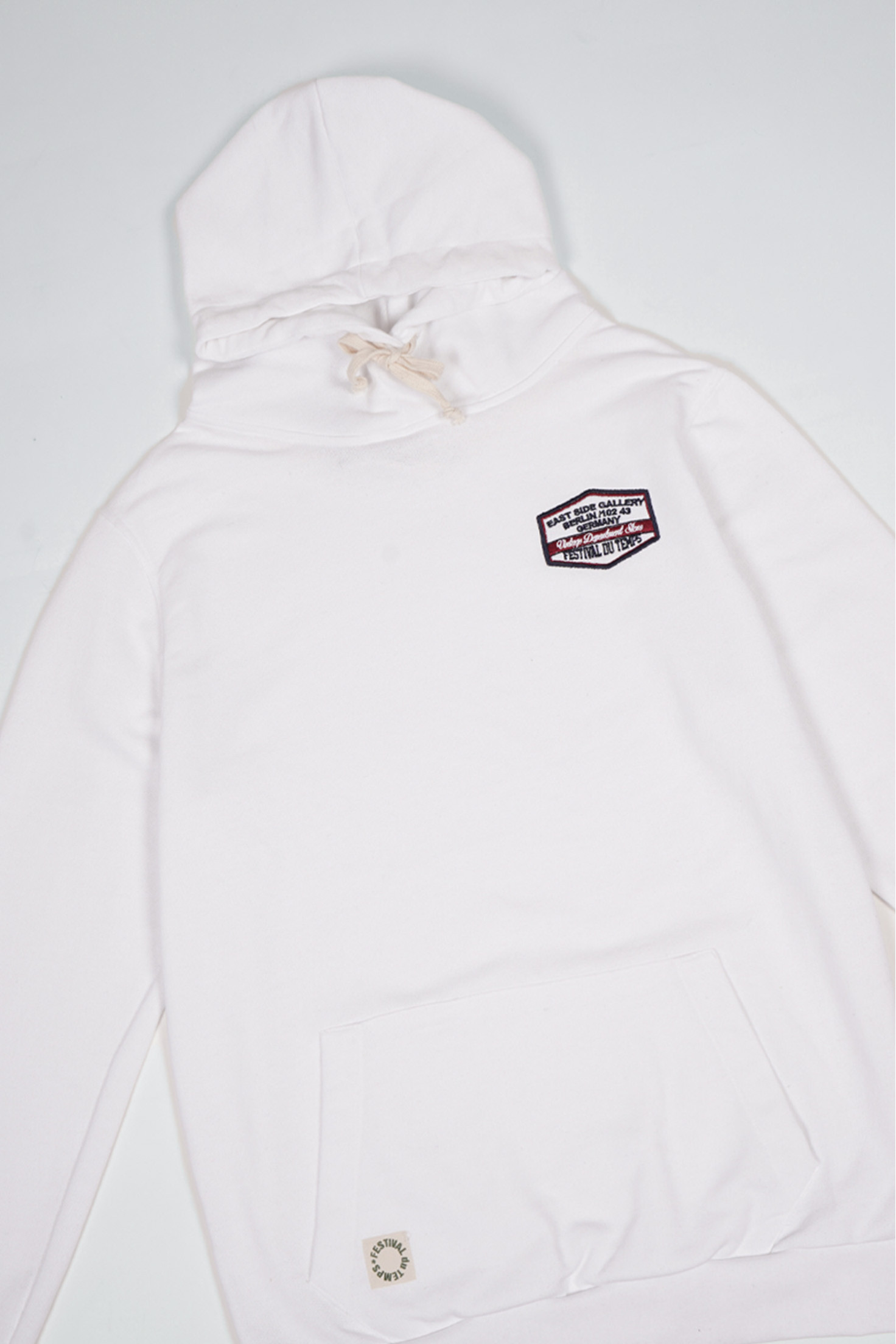 SUDADERA CAPUCHA BLANCA PARCHE BERLÍN