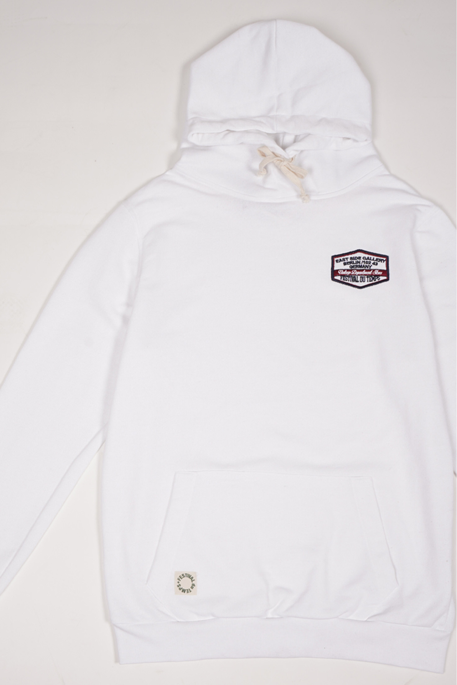 SUDADERA CAPUCHA BLANCA PARCHE BERLÍN