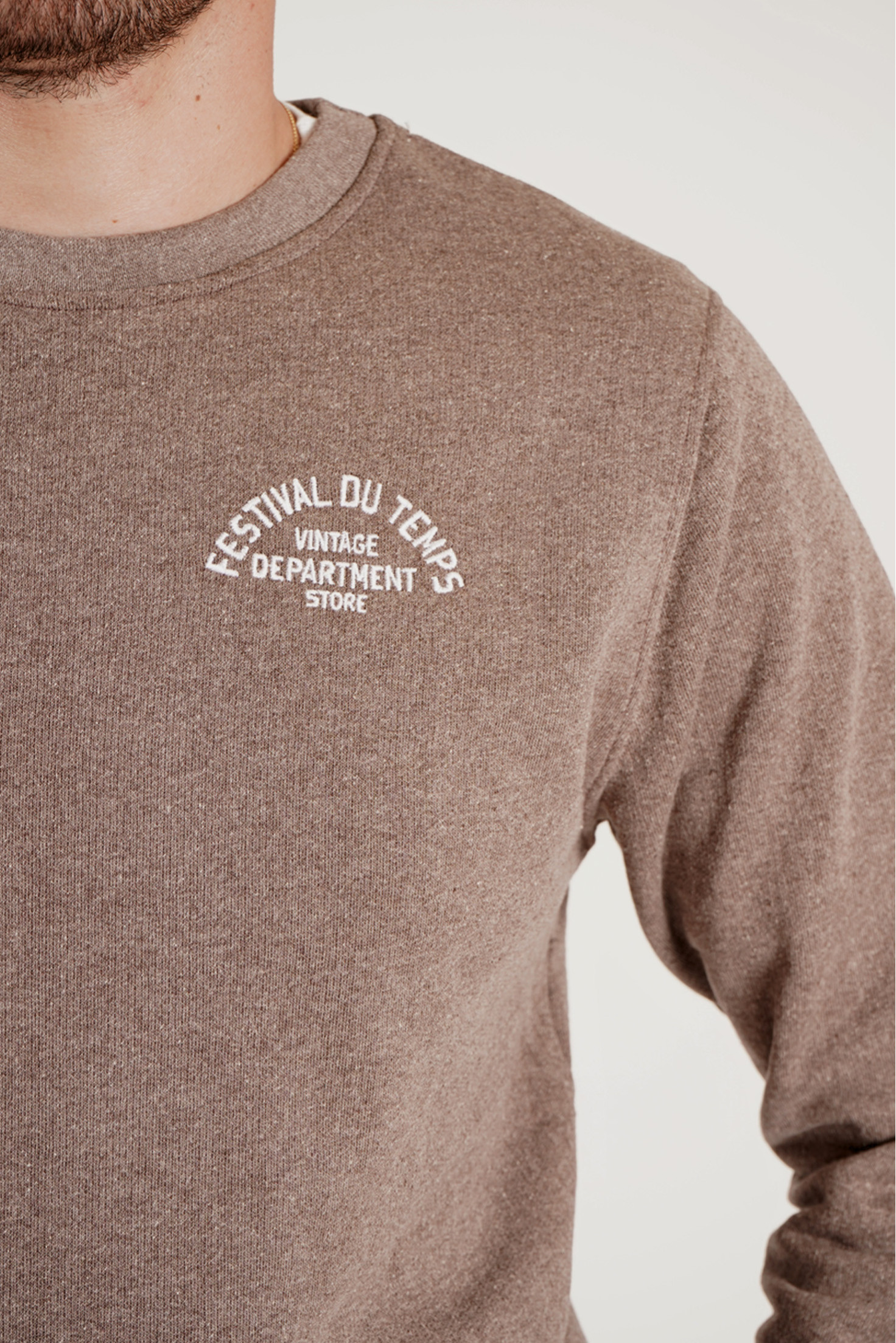 SUDADERA CUELLO REDONDO MARRÓN