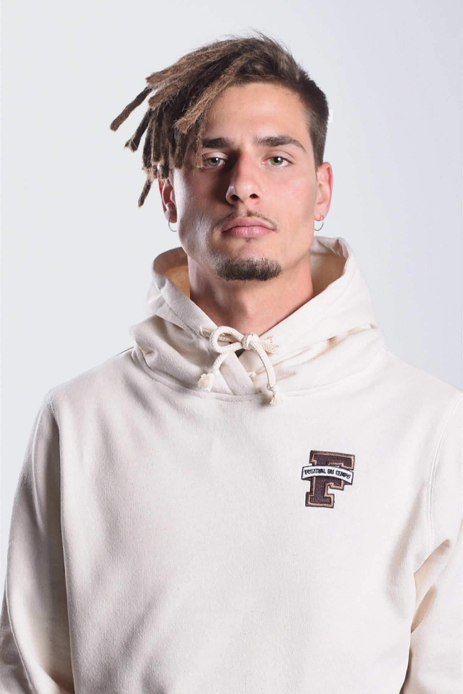 SUDADERA BEIGE CAPUCHA F